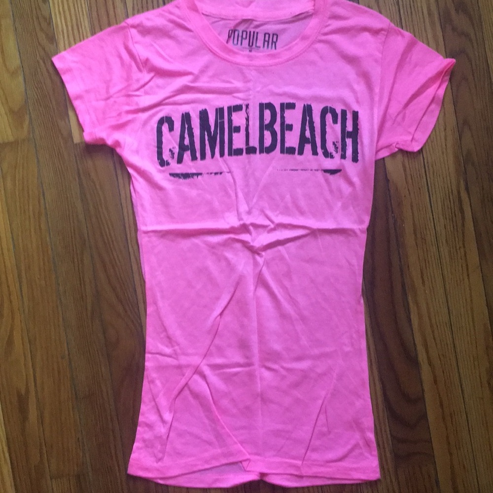 Popular Graphic Tee Camel Beach